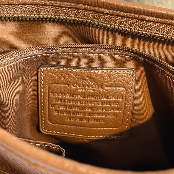 Beautiful all leather Coach crossbody bag. Great condition. See photos! - Picture 7 of 10